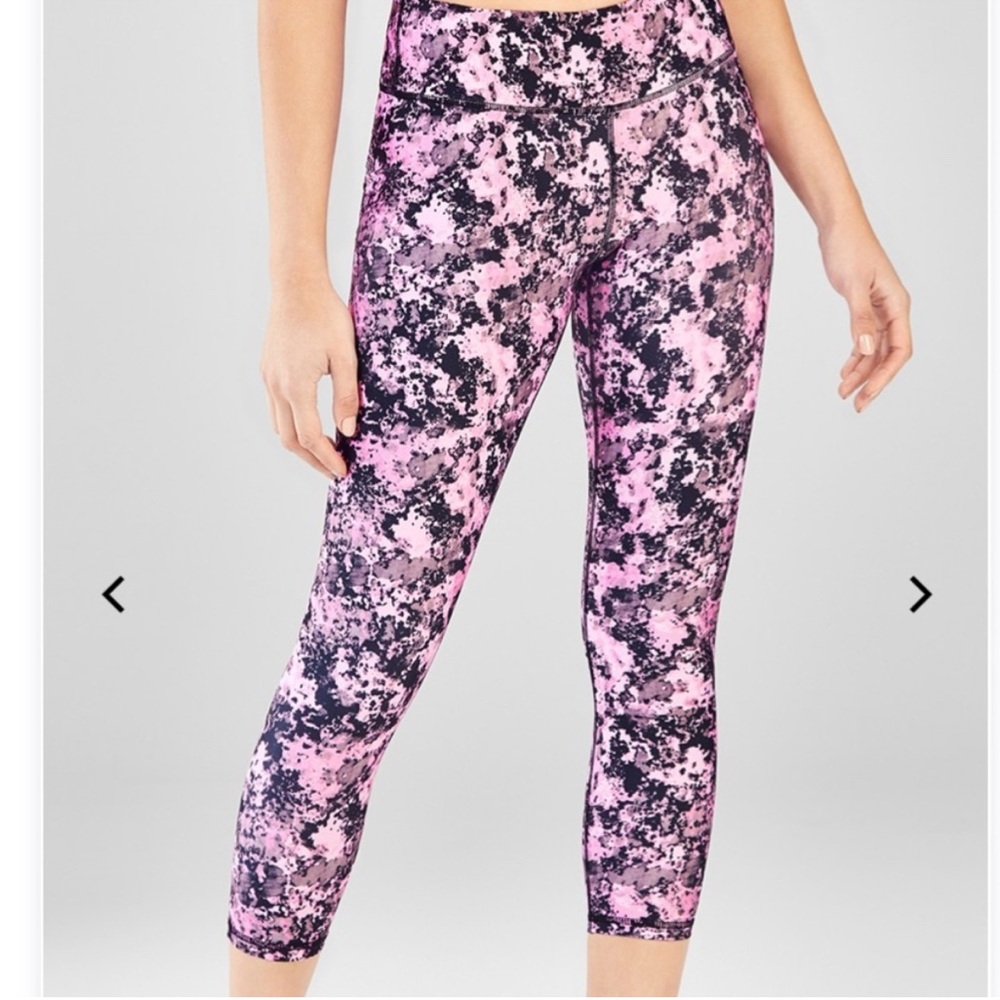 Fabletics Mid Rise Powerhold Capri Leggings Size Large Pink/Purple